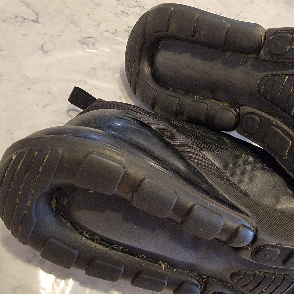 Nike Air Max 270 Mens 11.5 Triple Black Running Shoes Sneakers AH8050-005 - Picture 15 of 16